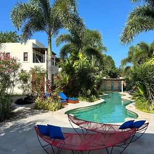 4* מלון Blue Palm